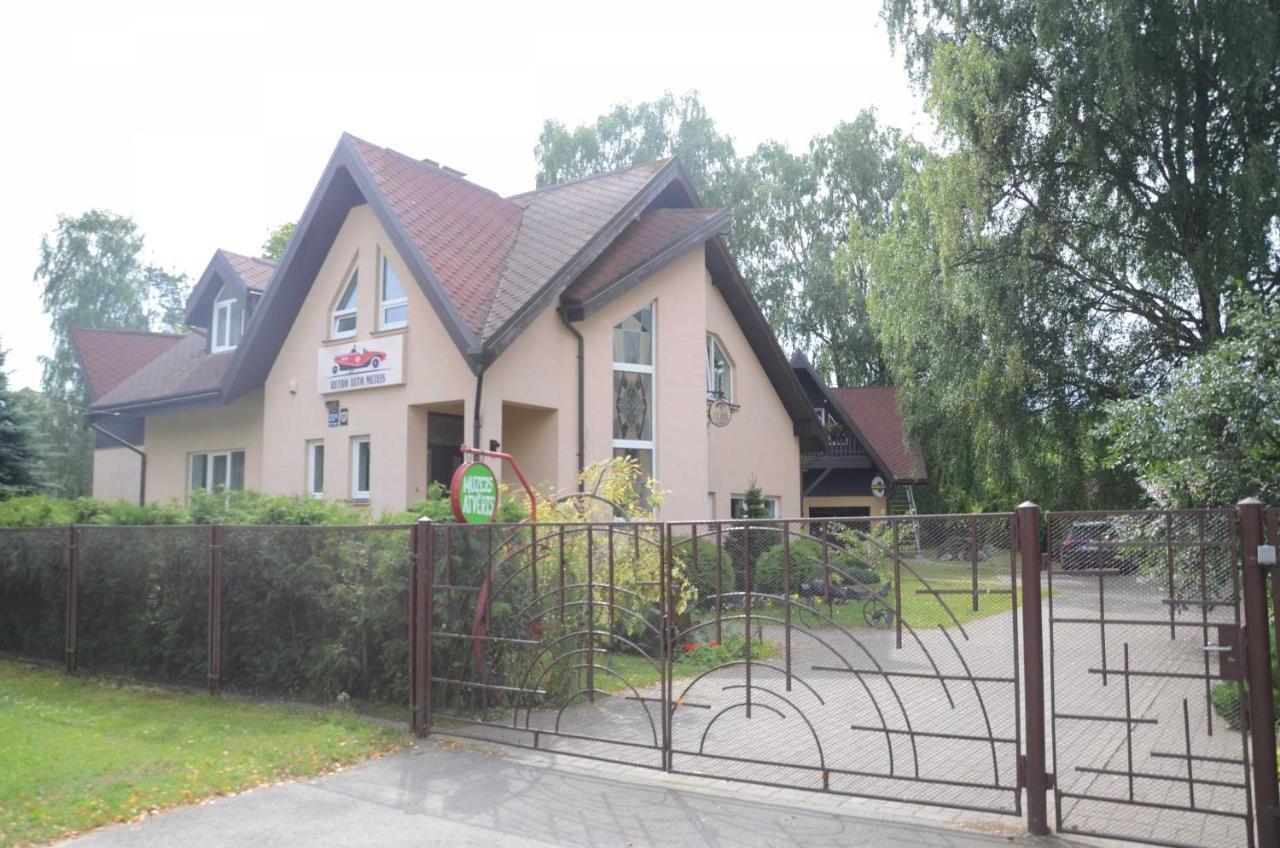 Classic Car Museum Apartment Riga Ngoại thất bức ảnh